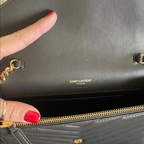 Saint Laurent
Cassandre Envelope Chain Wallet in Lambskin - Picture 8 of 12